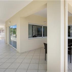 4 bedroom villa with pool close to beach on Akrotiri peninsula, sleeps 8